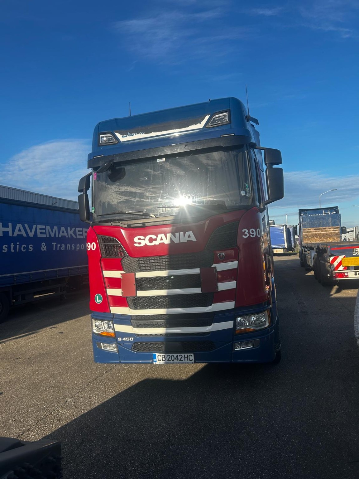 Efe Transport filosundaki kırmızı Scania çekici